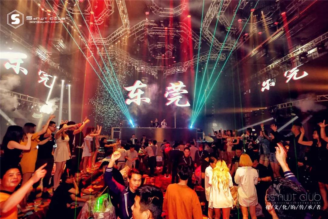 Bose,酒吧音響系統(tǒng),酒吧音響,酒吧配置,線陣列揚聲器