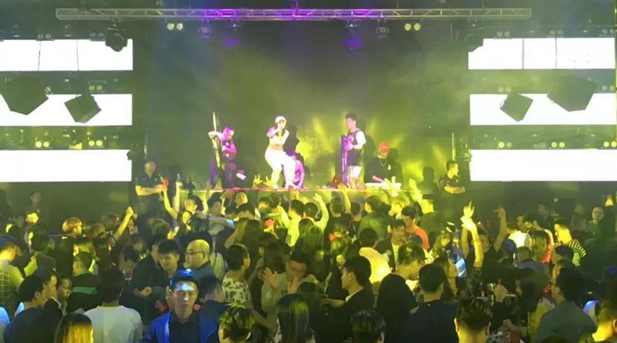 酒吧音響配置